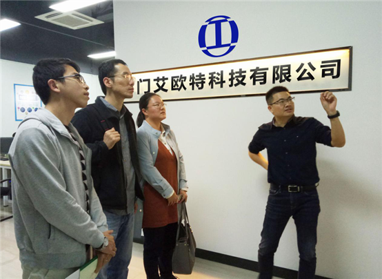 艾歐特科技林董事長(zhǎng)向趙博士一行介紹公司情況